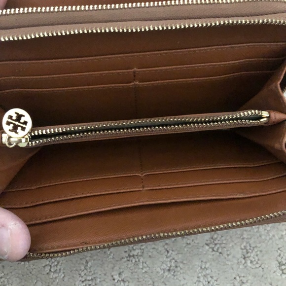 Tory Burch Double Zip Wallet Robinson Tan - Picture 6 of 9